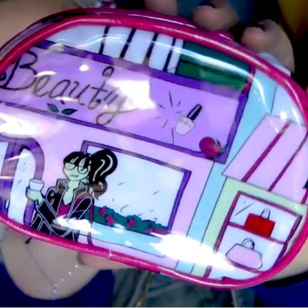 Cosmetic pouch